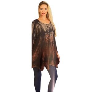 NWT.  TUNIC by Sacred Threads.  S/M.   BL/RD2.   221885